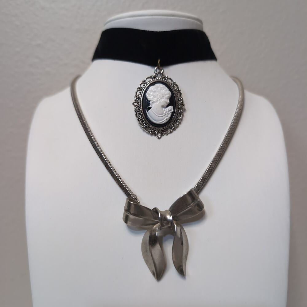 Vintage Inspired Cameo Choker And Bow Necklace Set